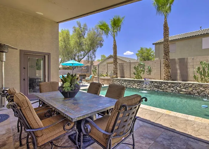 Chic Getaway W/ Outdoor Oasis & Pool