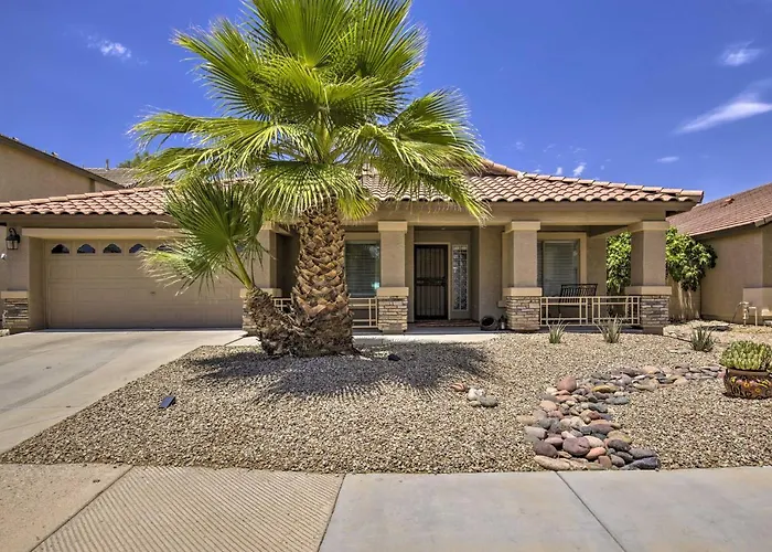 Chic Getaway W/ Outdoor Oasis & Pool Holiday home *